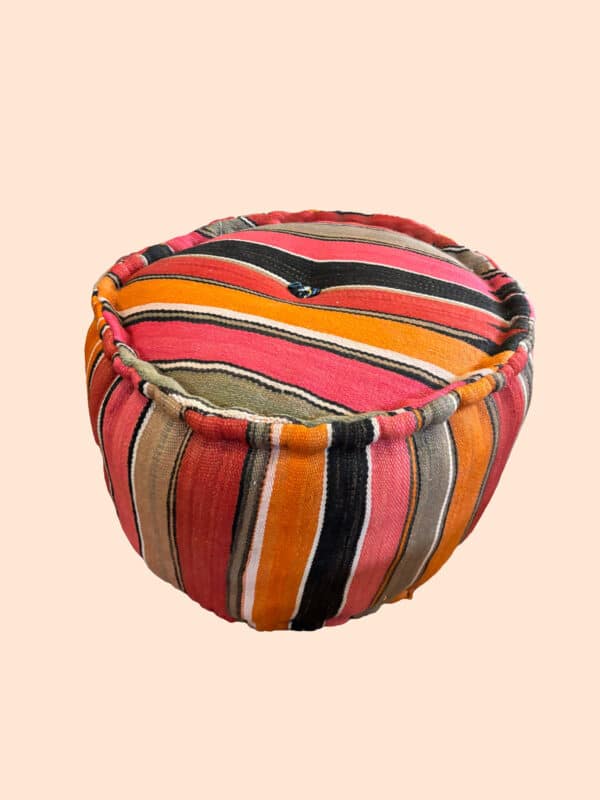 Round red pouf color